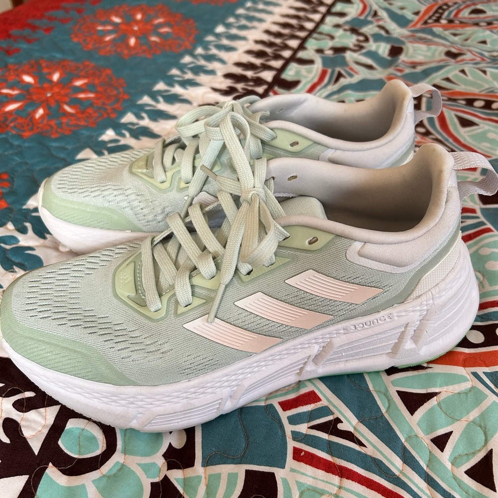 Women’s Adidas Questar - Picture 3 of 5